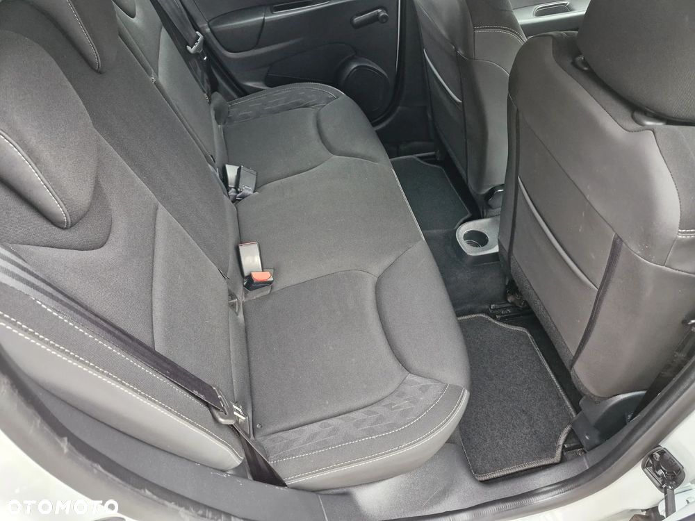 Renault Clio 1.2 16V 75 LIMITED - 9