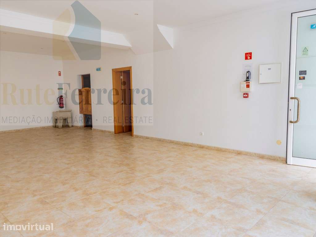 Loja Comercial à Venda - Armação de Pêra-Algarve - Grande imagem: 4/14