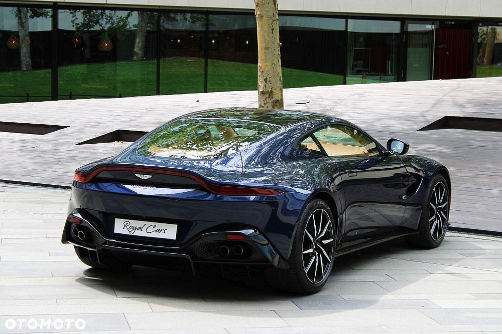 Aston Martin Vantage - 4
