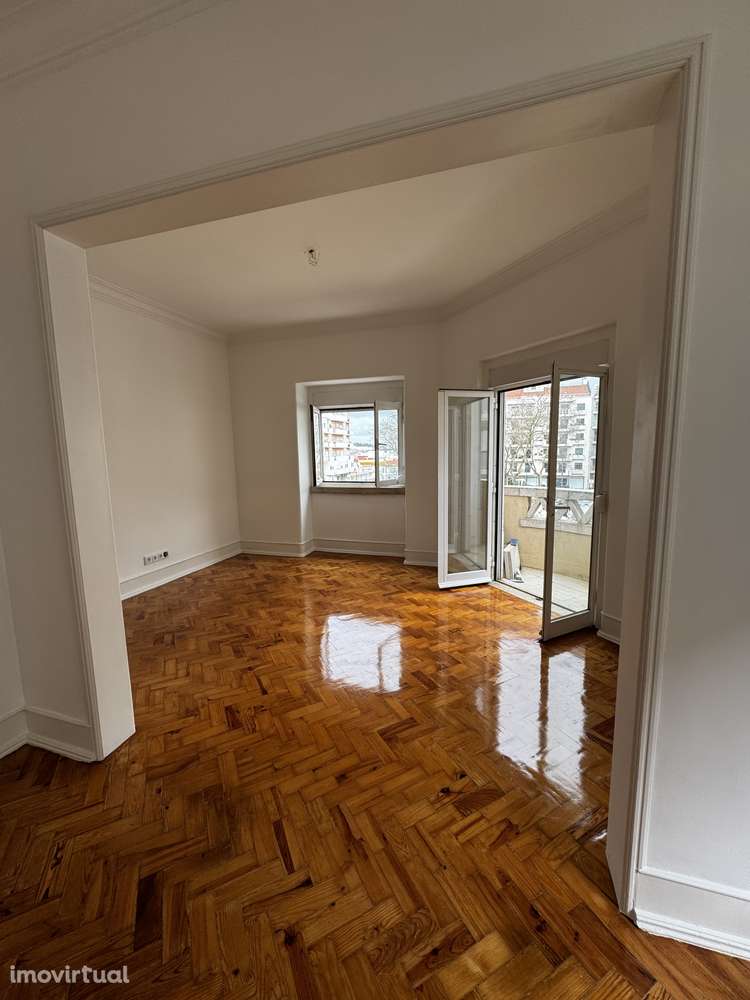 T2 renovado a poucos passos da Redbridge School - Grande imagem: 4/40