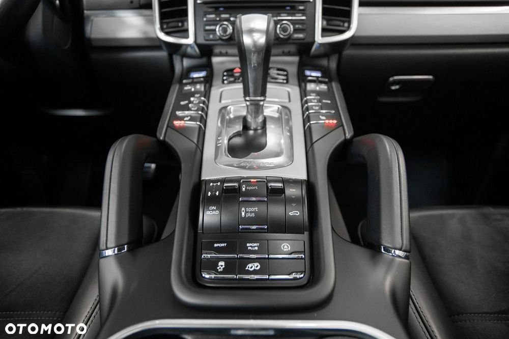 Porsche Cayenne GTS - 33