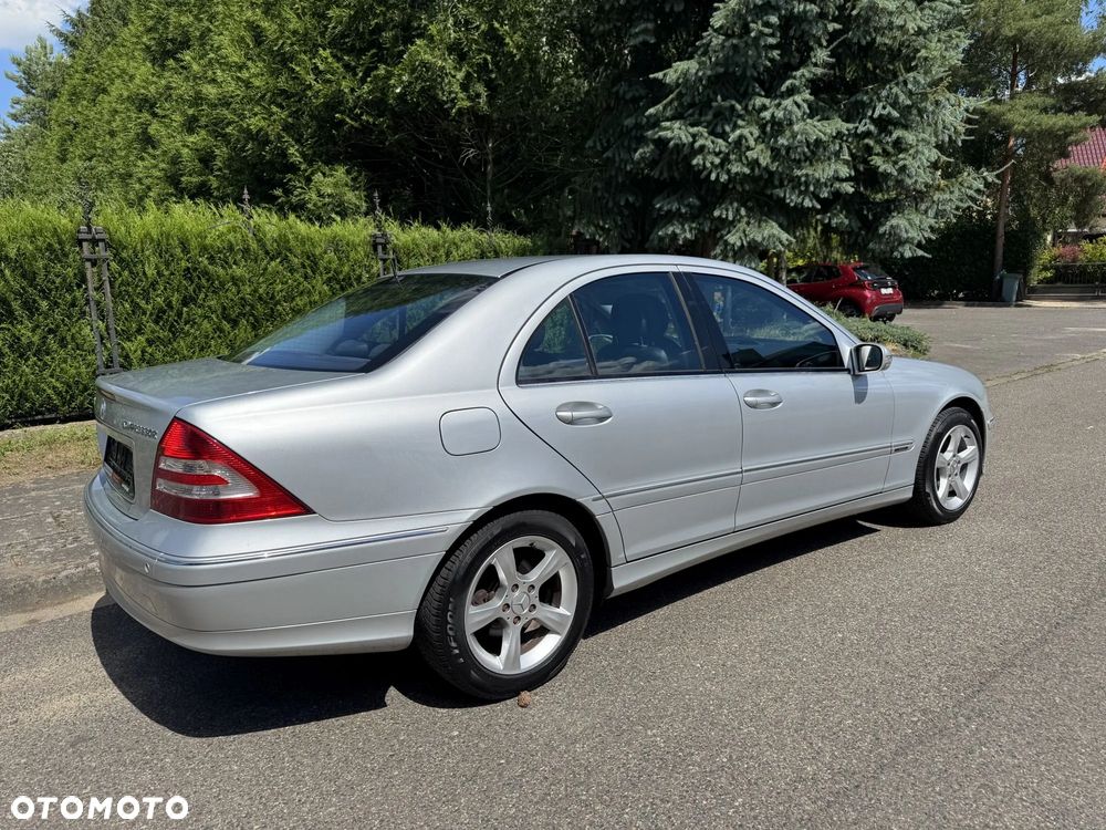 Mercedes-Benz Klasa C 180 Kompressor Automatik Avantgarde Sport Edition - 5