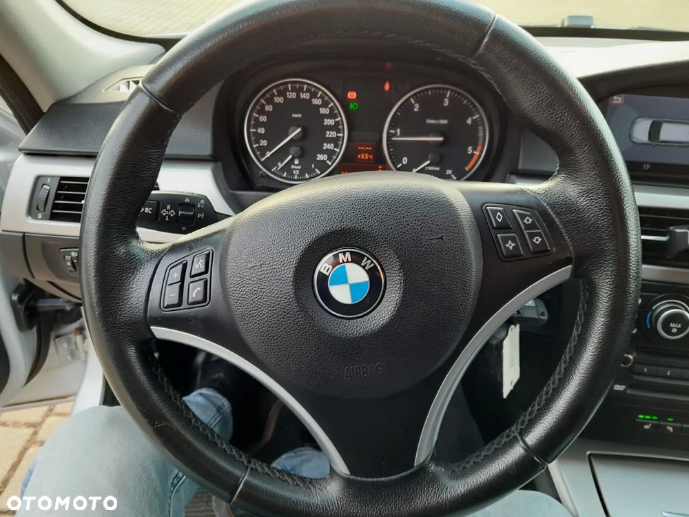 BMW Seria 3 320d DPF Touring - 21