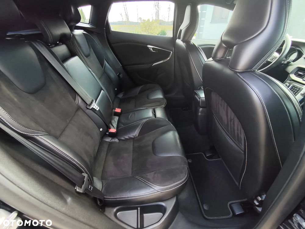 Volvo V40 D2 R Design - 18