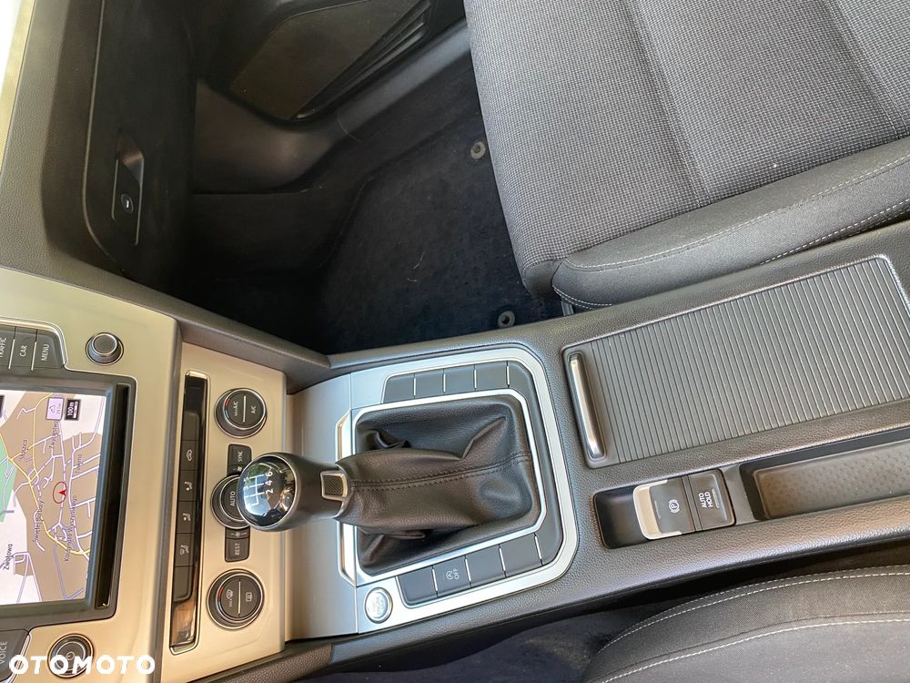 Volkswagen Passat - 18