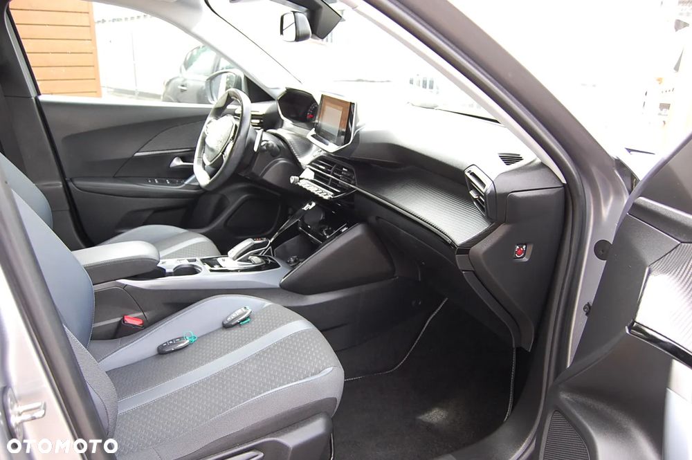 Peugeot 2008 PureTech 130 EAT8 Allure - 29