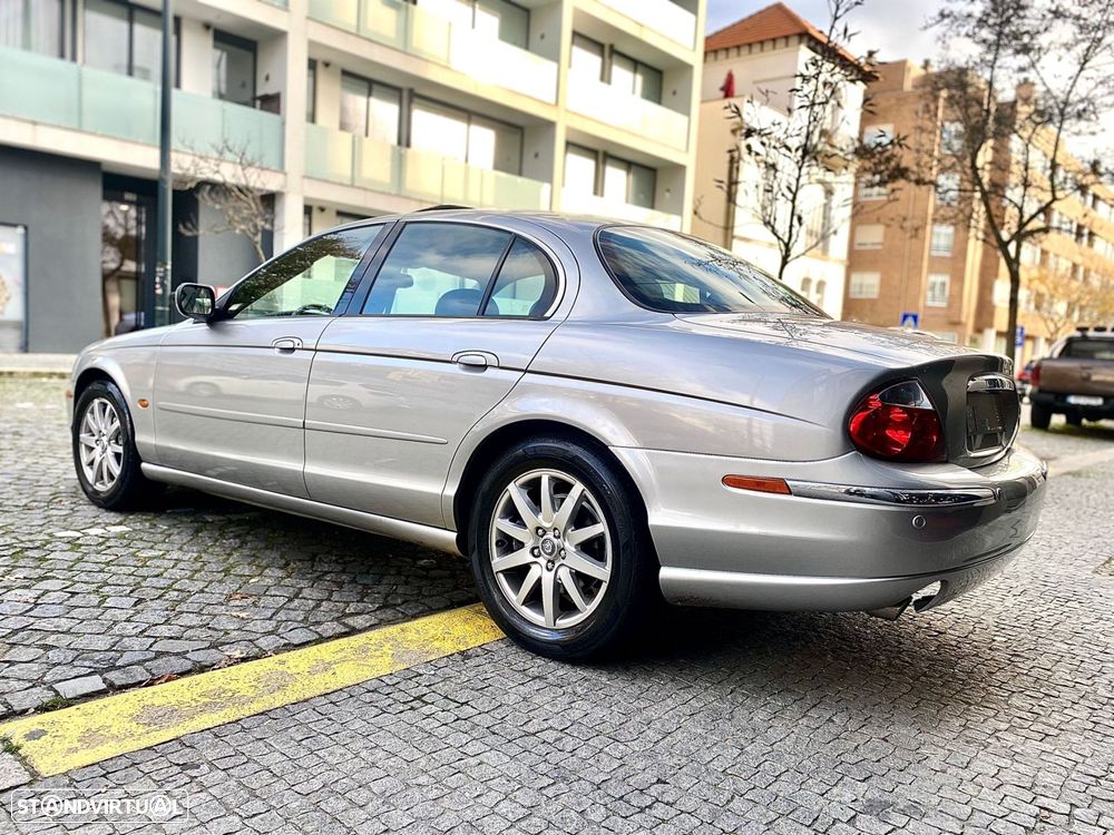 Jaguar S-Type 3.0 V6 Executive Auto. - 11