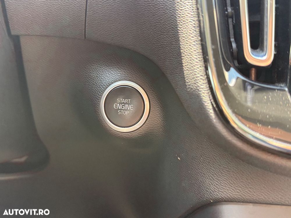 Volvo XC 40 D4 AWD Geartronic Momentum - 8