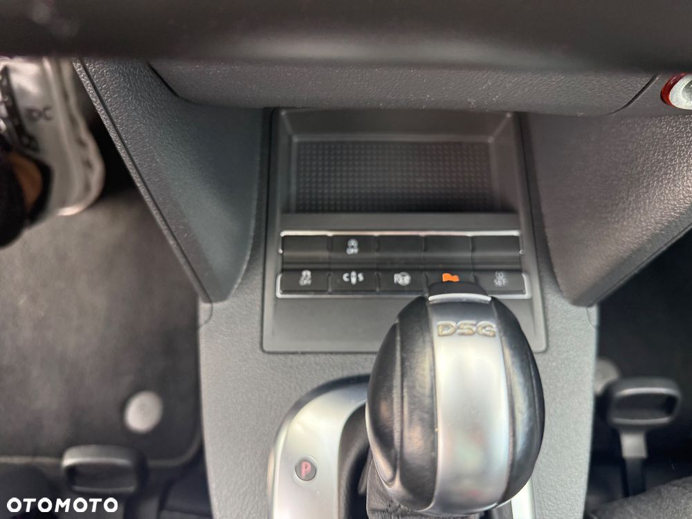 Volkswagen Touran 2.0 TDI DPF Highline DSG - 10