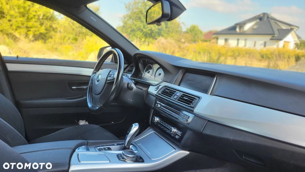 BMW Seria 5 525d xDrive - 21