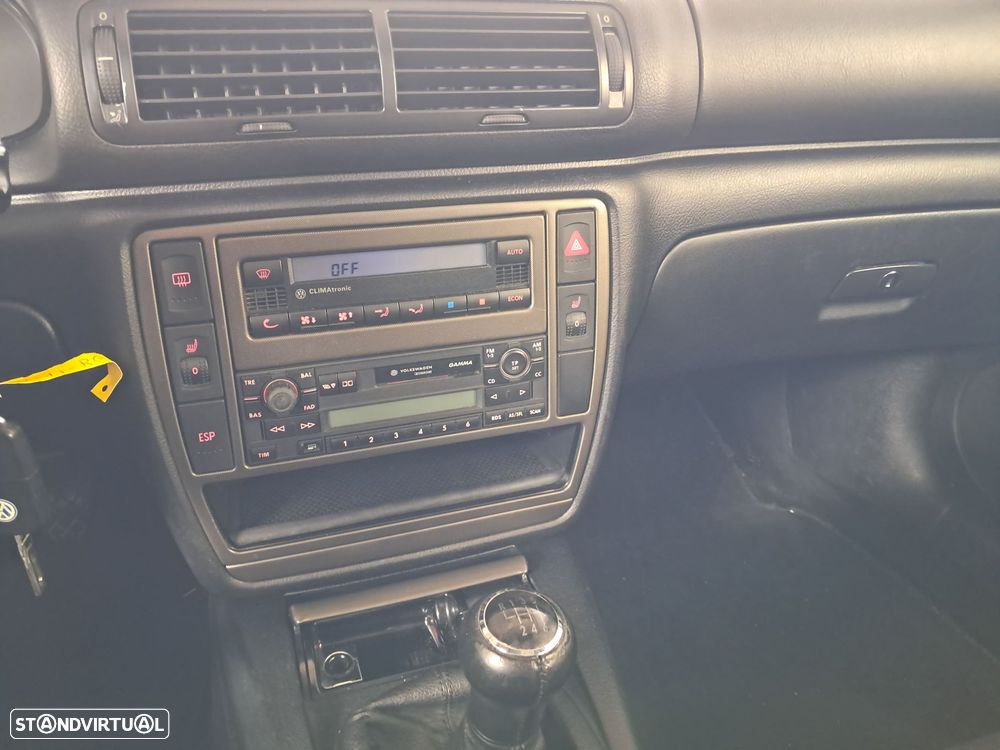 VW Passat 1.9 TDi Highline - 6