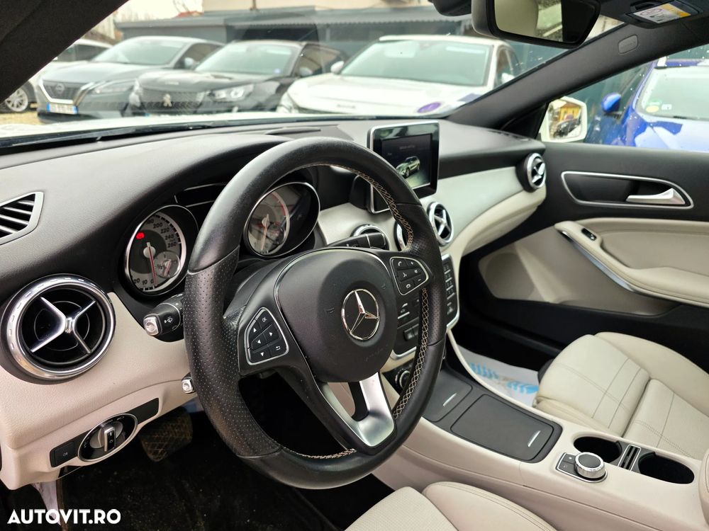 Mercedes-Benz GLA 250 4MATIC 7G-DCT AMG Line - 22