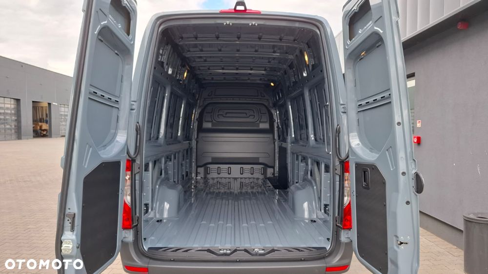 Mercedes-Benz Sprinter - 12