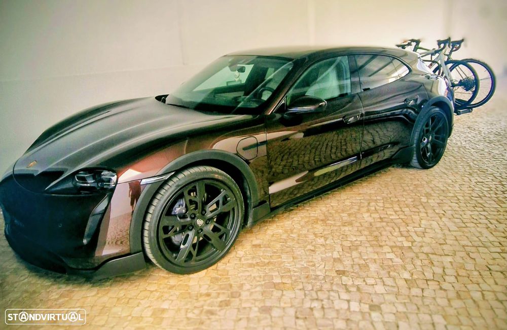 Porsche Taycan Cross Turismo 4 - 2