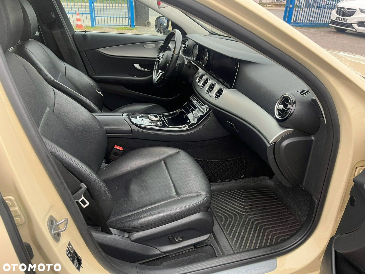 Mercedes-Benz Klasa E - 12