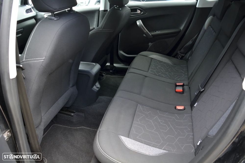 Peugeot 2008 1.2 PureTech Style - 8