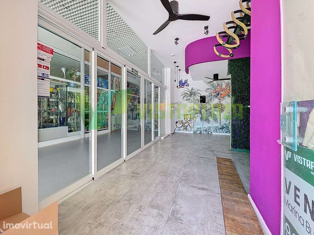 Loja à Venda na Primeira Linha da Praia da Rocha - Oportunidade Única - Grande imagem: 2/22