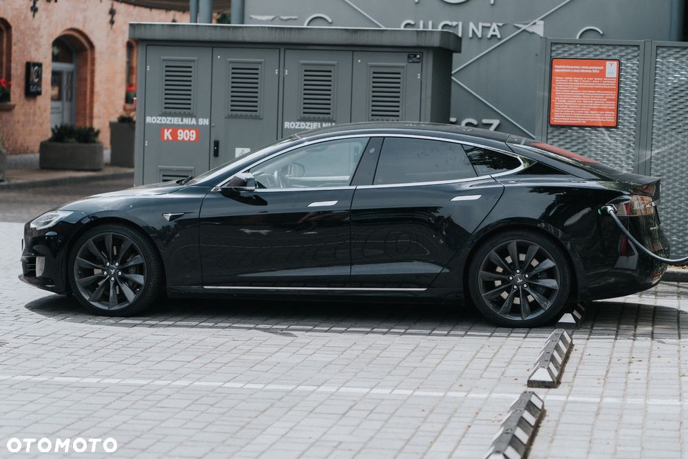 Tesla Model S - 1