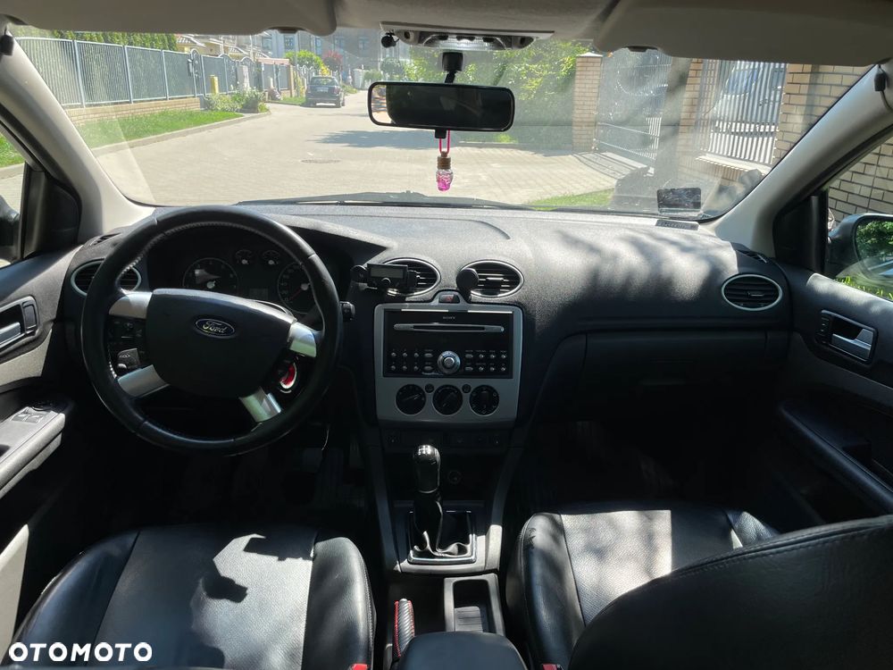 Ford Focus 1.6 Trend + - 10