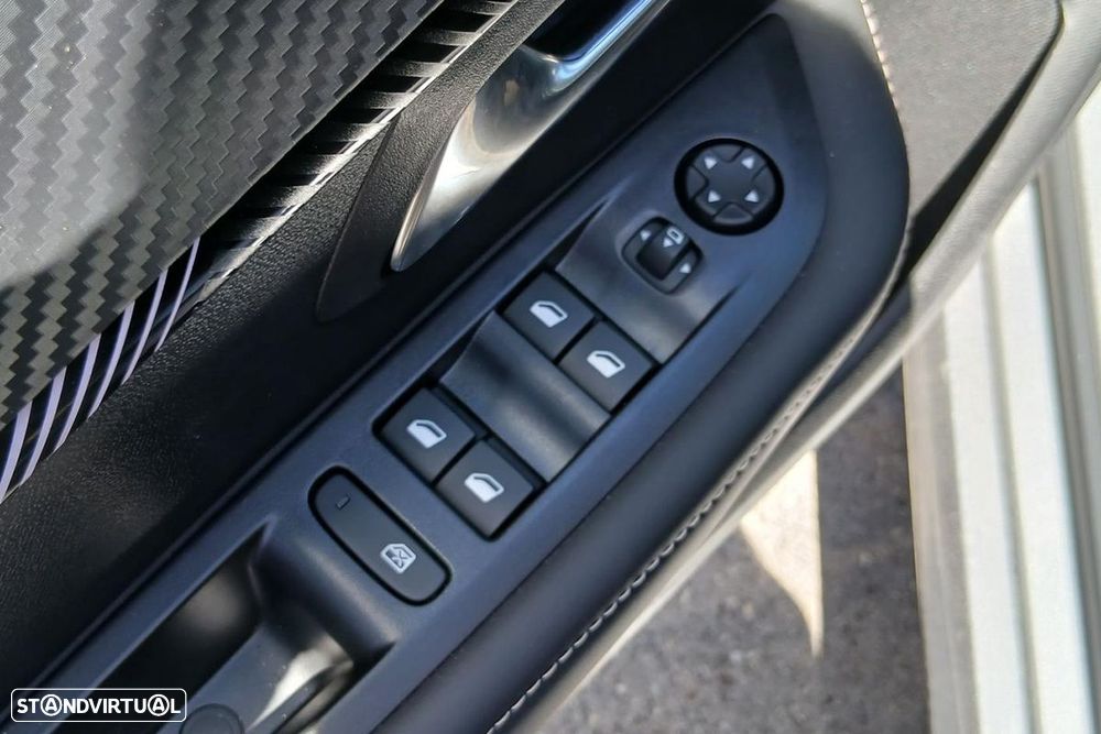 Peugeot 208 1.2 Hybrid Allure e-DCS6 - 13