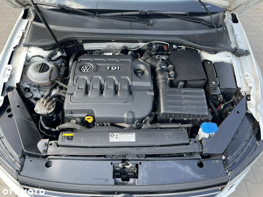 Volkswagen Passat - 12