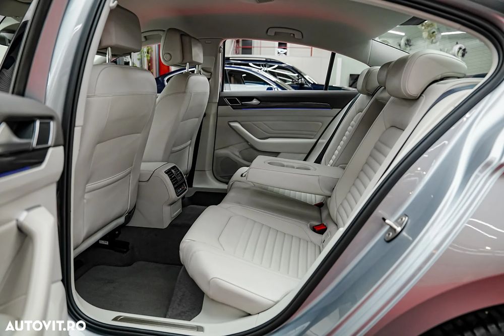 Volkswagen Passat 2.0 TDI DSG Highline - 10