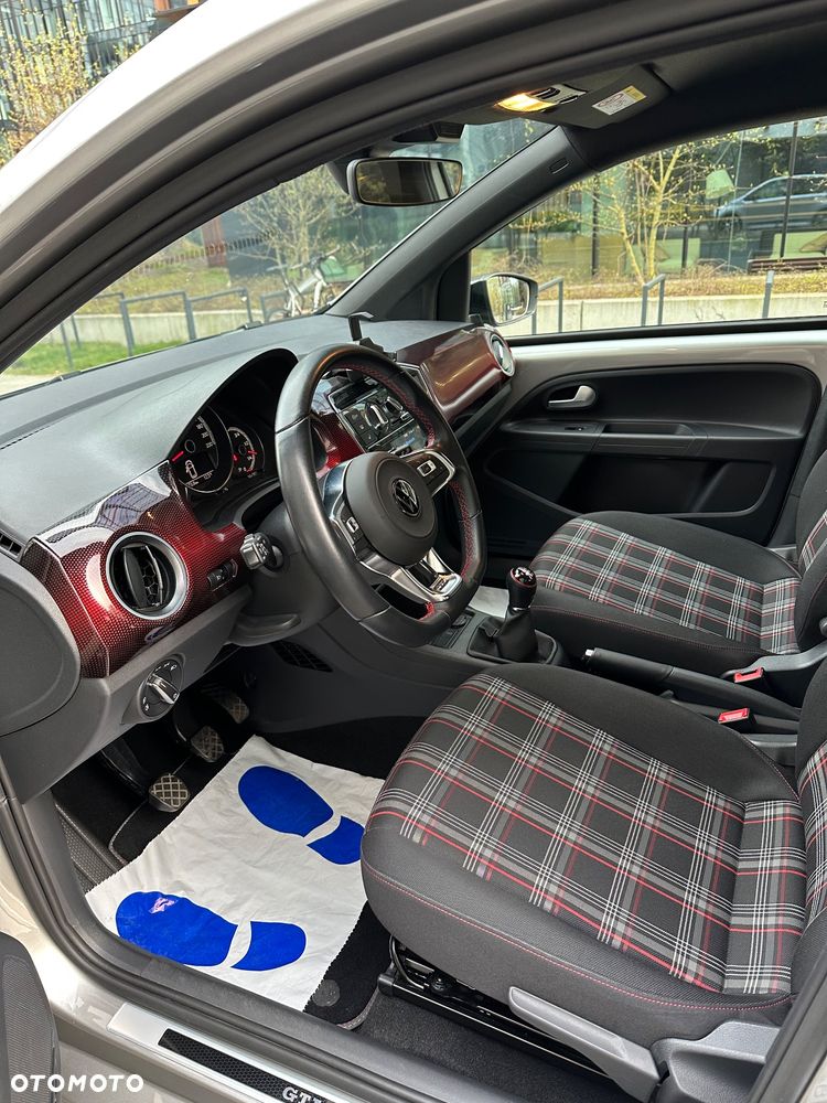 Volkswagen up! 1.0 TSI GTI - 17