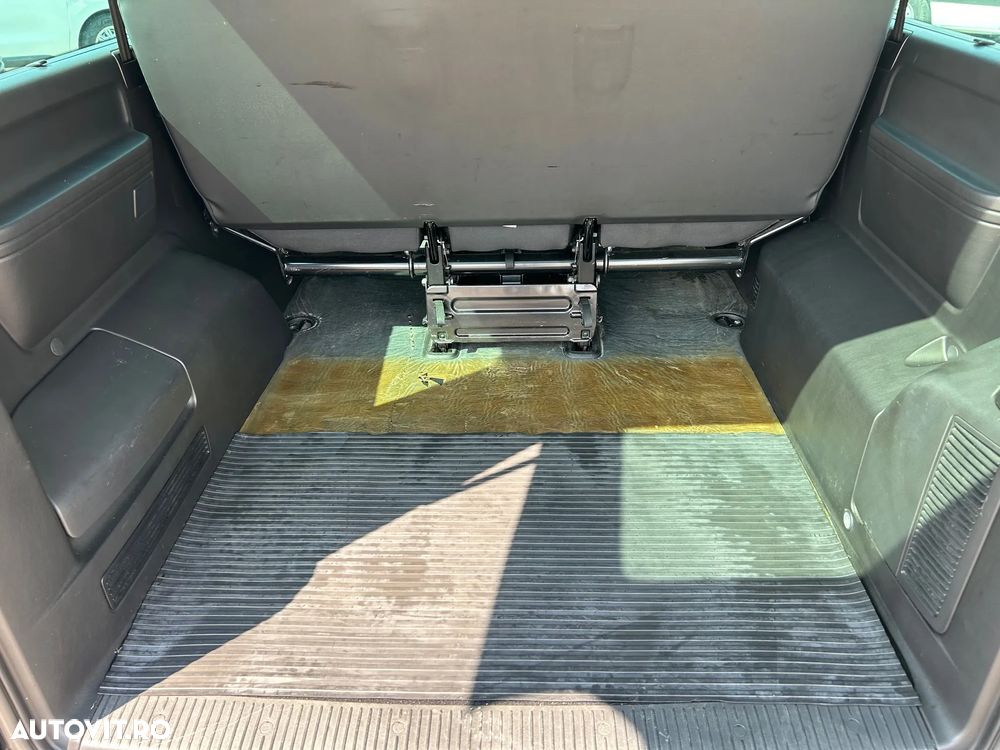 Volkswagen Caravelle - 11