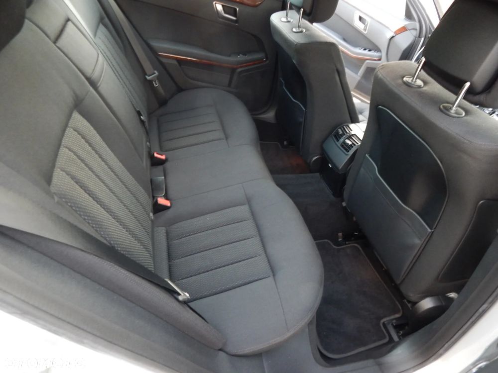Mercedes-Benz Klasa E 250 CGI BlueEff Elegance - 24
