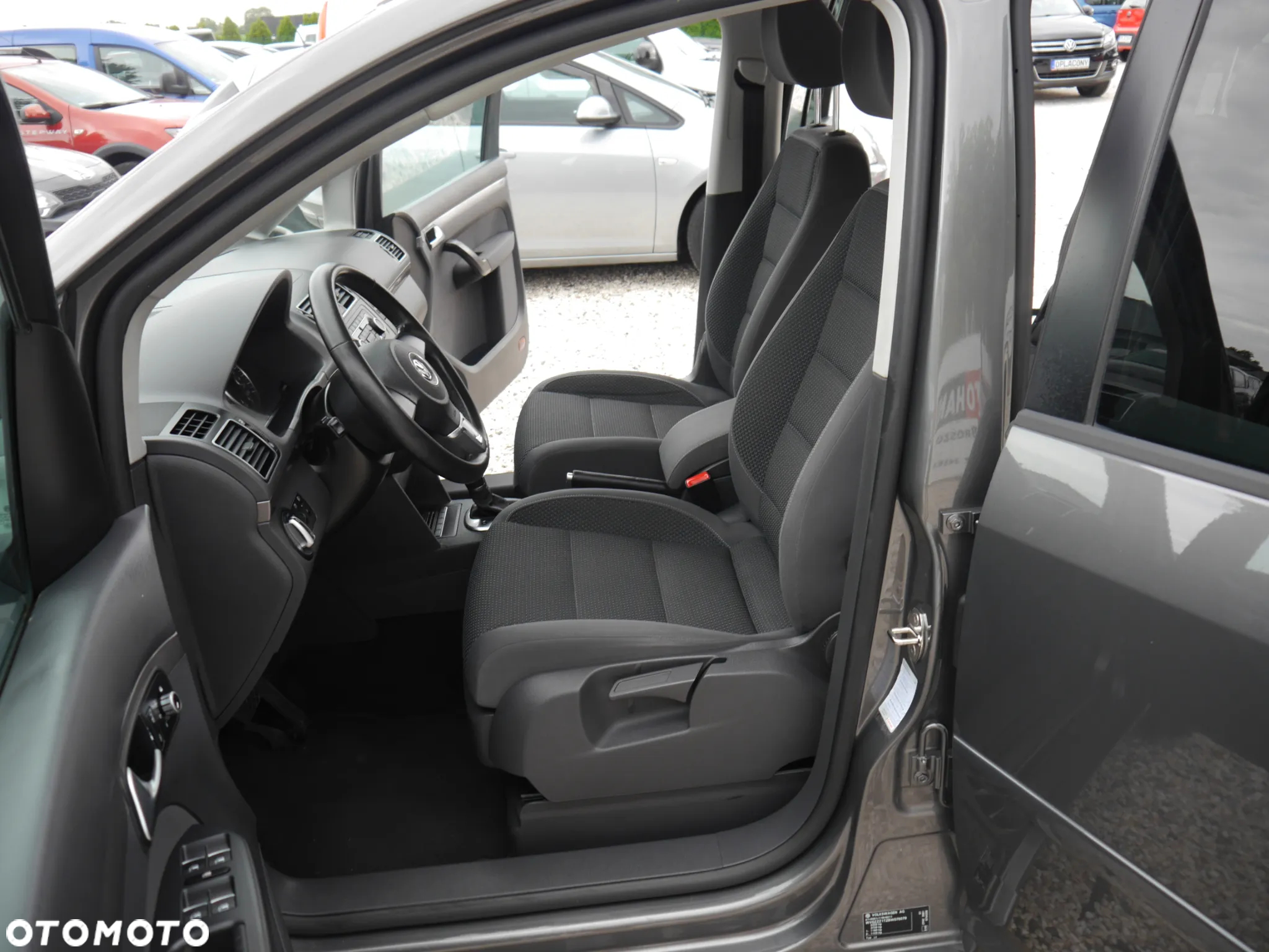 Volkswagen Touran 2.0 TDI DPF BlueMotion Technology DSG Comfortline - 6