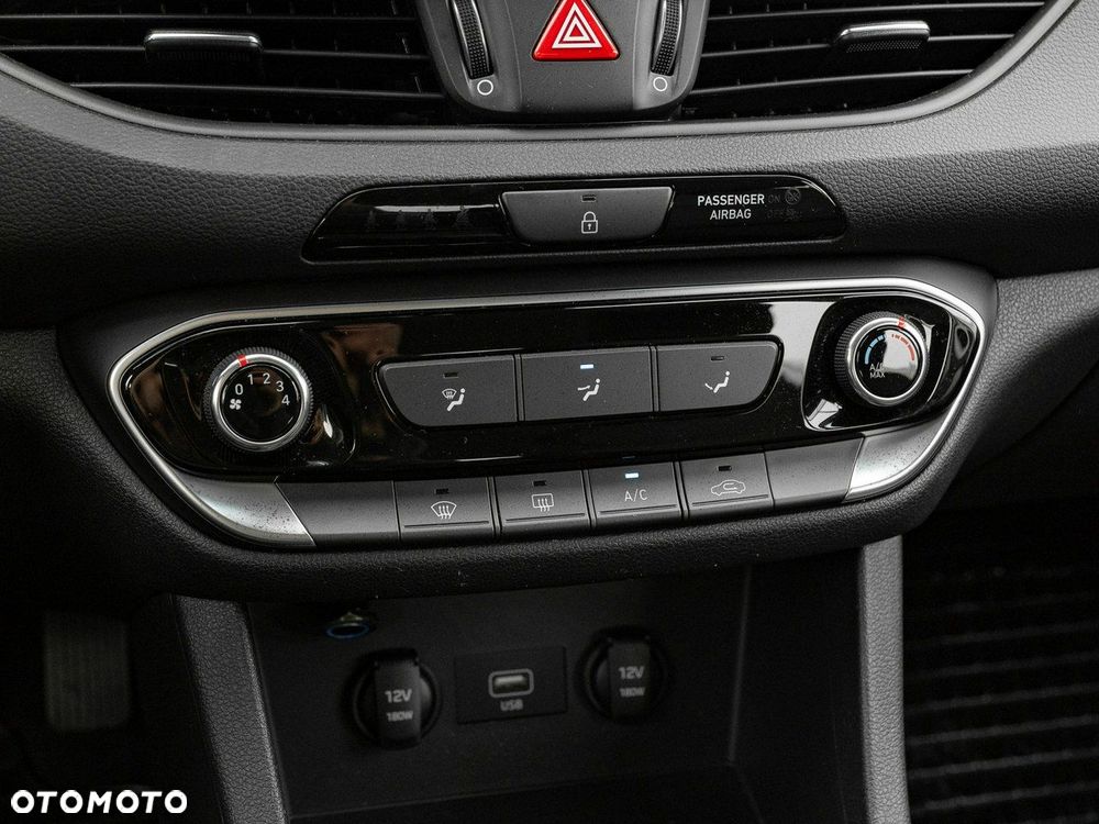 Hyundai i30 1.5 DPI Classic + - 20