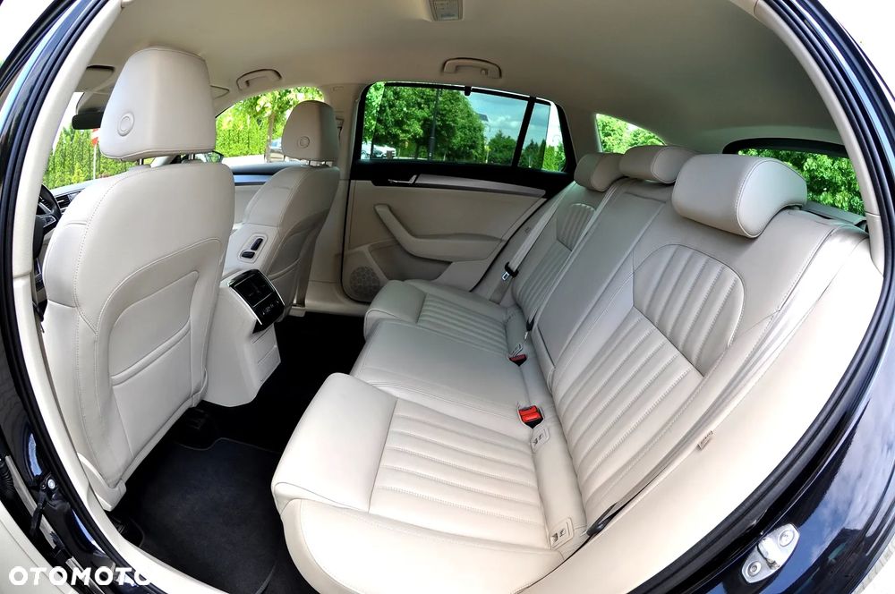 Skoda Superb 2.0 TDI Premium Edition - 24
