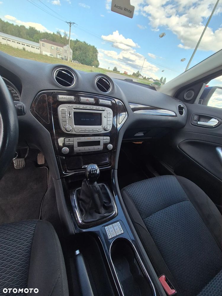 Ford Mondeo 2.0 Ghia X100 / X - 17