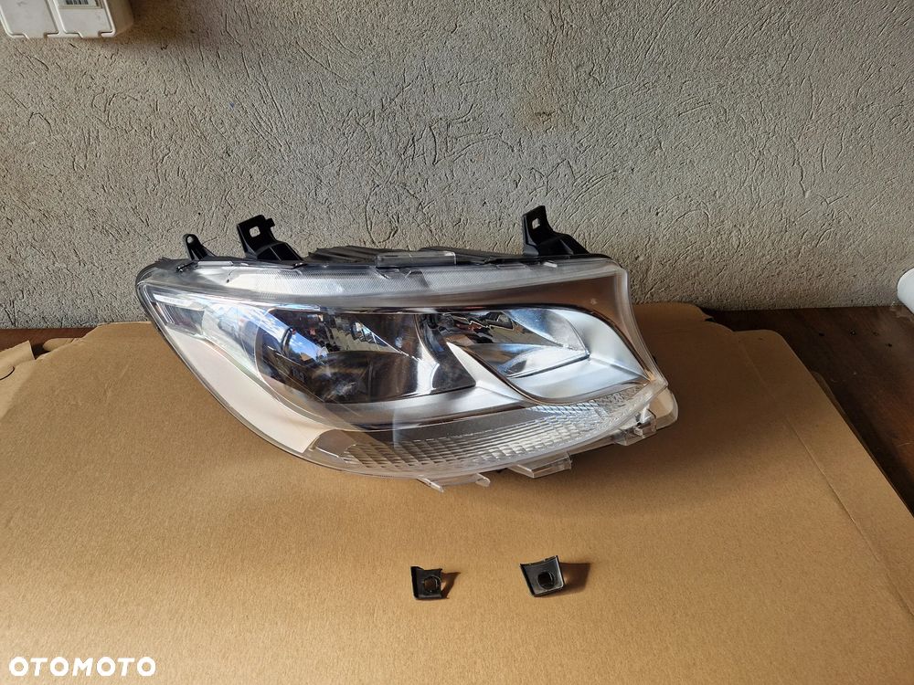 LAMPA PRAWA MERCEDES SPRINTER 907 A9109060100