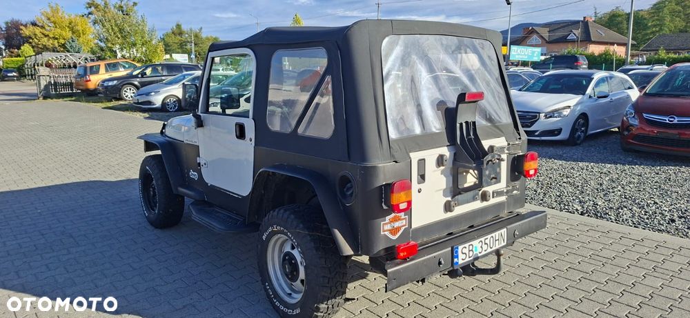 Jeep Wrangler 2.5L - 5