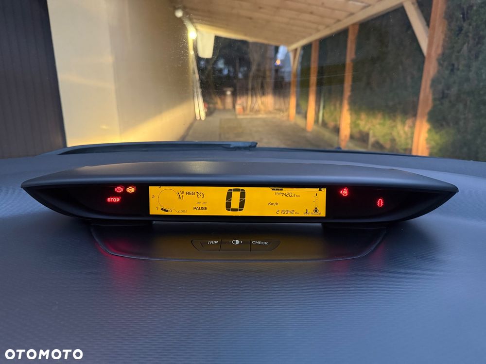 Citroën C4 1.6 HDi VTR - 8