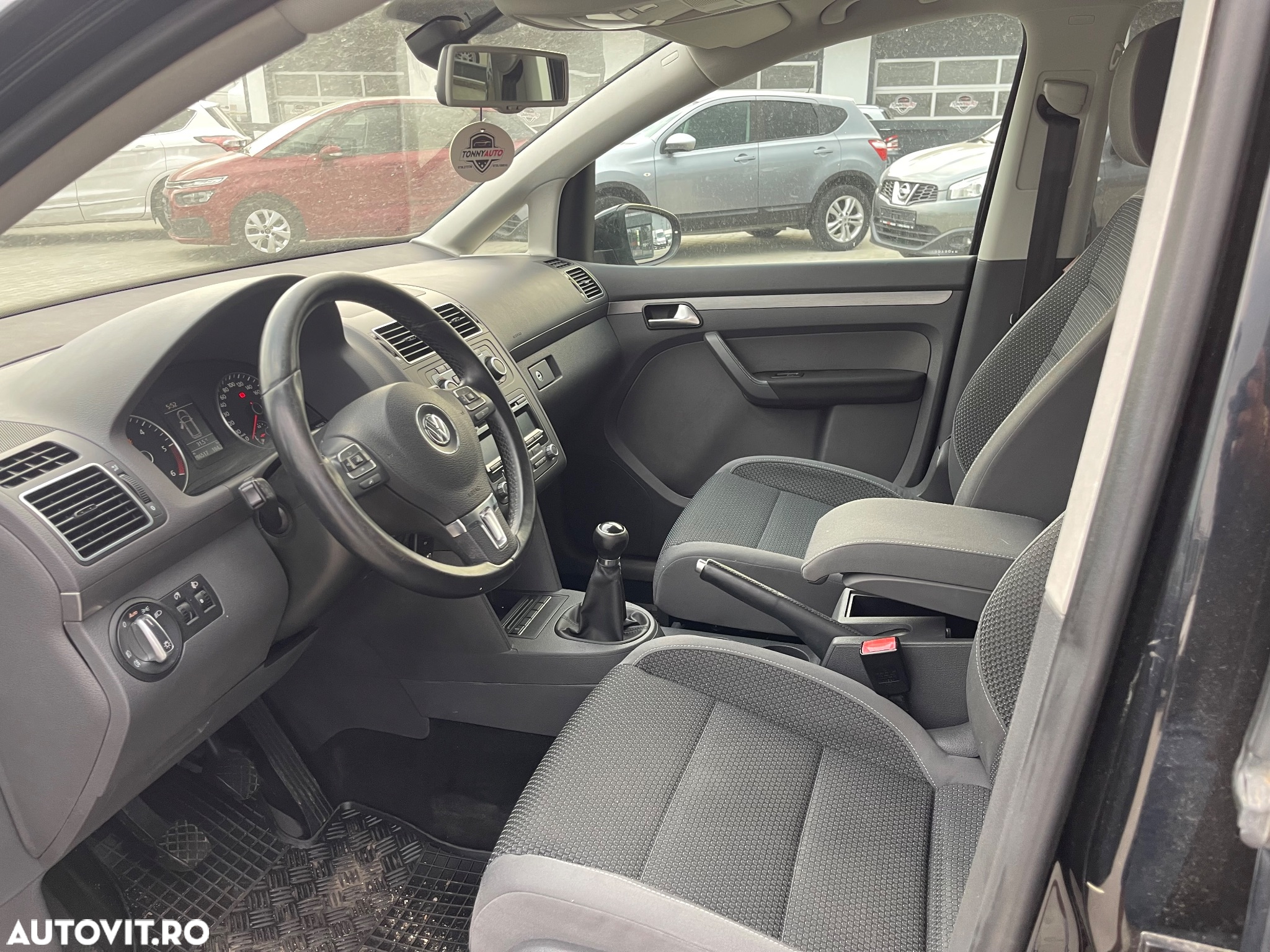 Volkswagen Touran 1.6 TDI DPF BlueMotion Technology Comfortline - 9