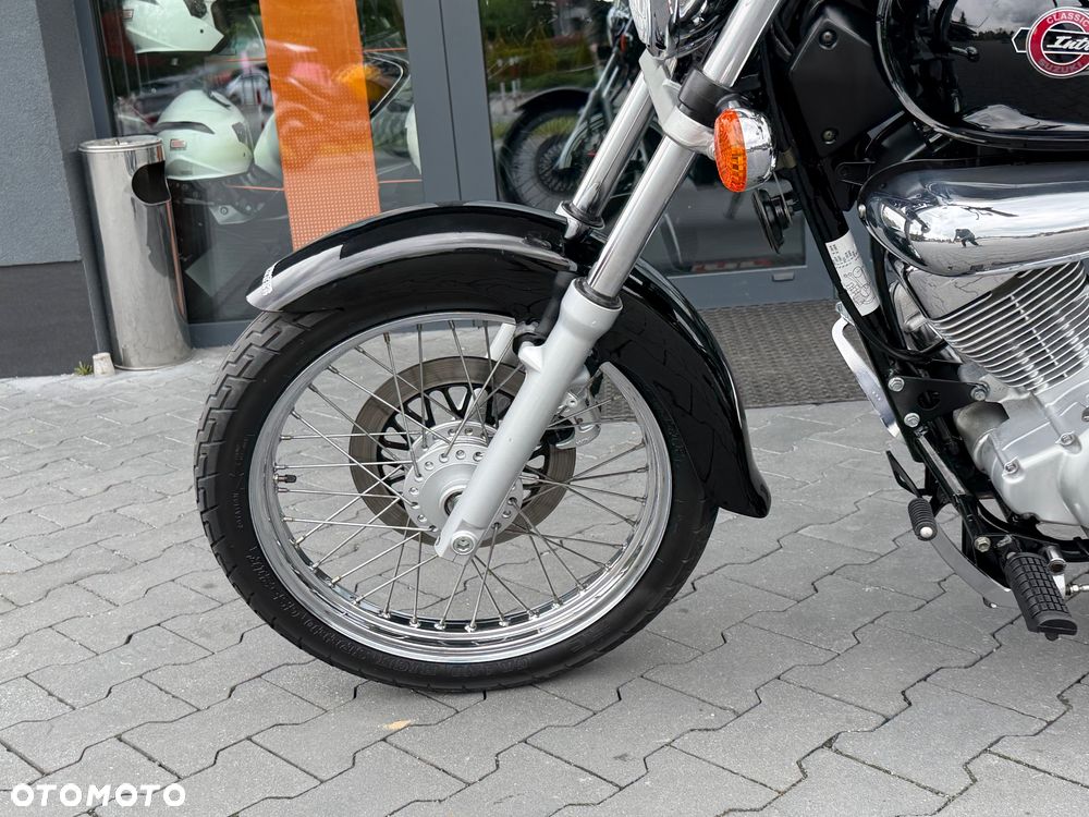 Suzuki Intruder - 32