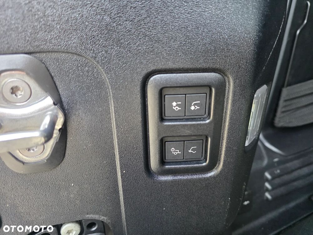 Land Rover Defender 3.0 D250 mHEV XS Edition - 16