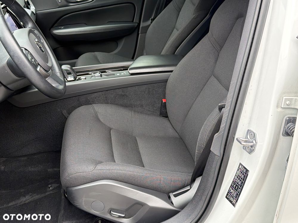 Volvo V60 B3 B DKG Momentum - 6