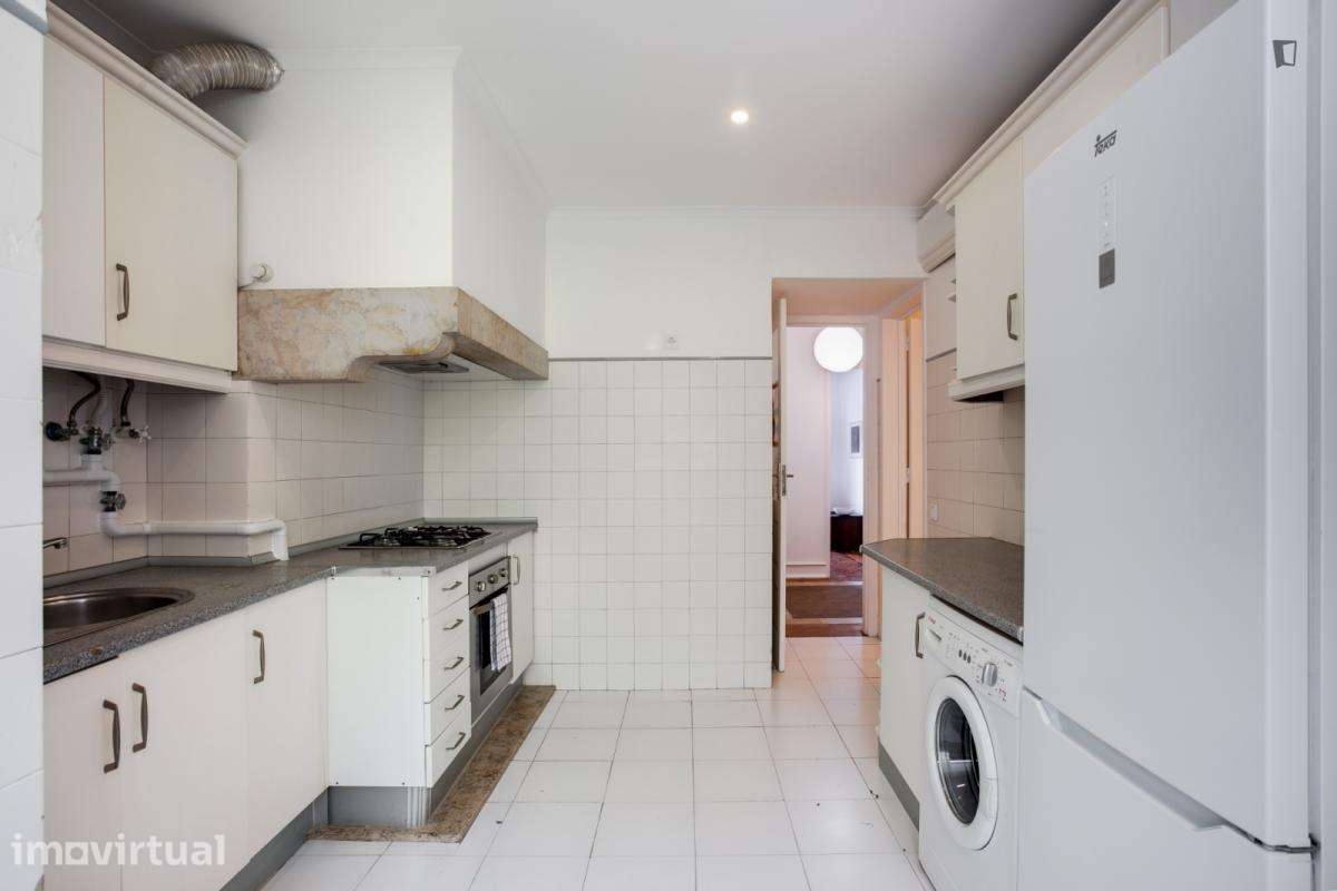 Quarto - localizado em Roma-Areeiro Lisbon - Grande imagem: 2/19