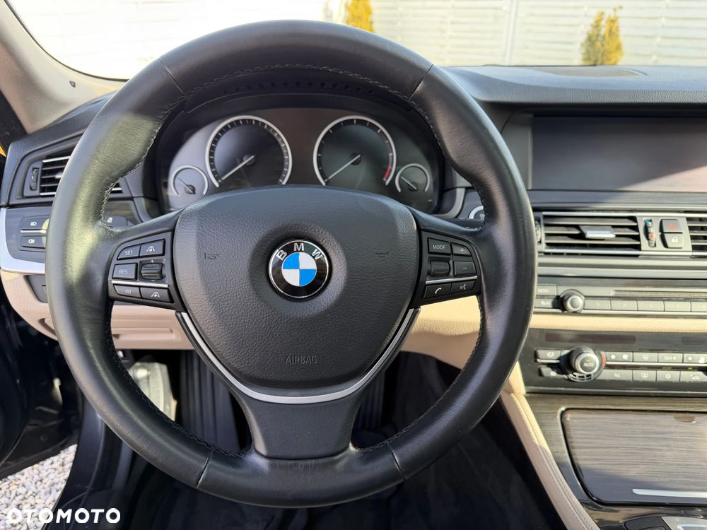 BMW Seria 5 525d - 12
