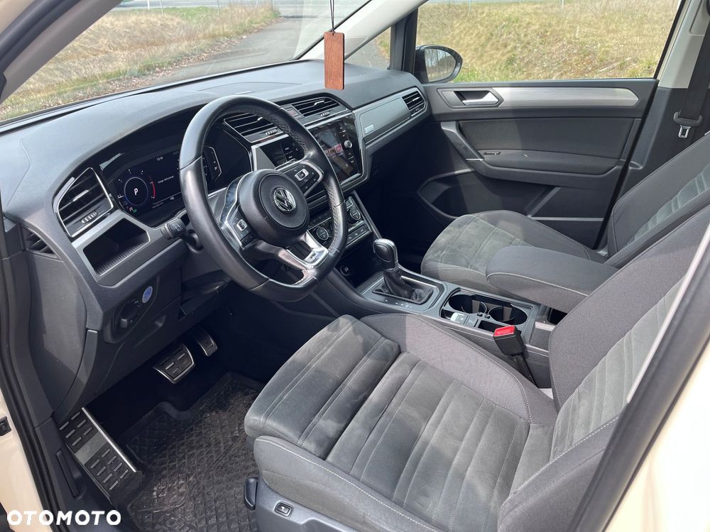 Volkswagen Touran - 10