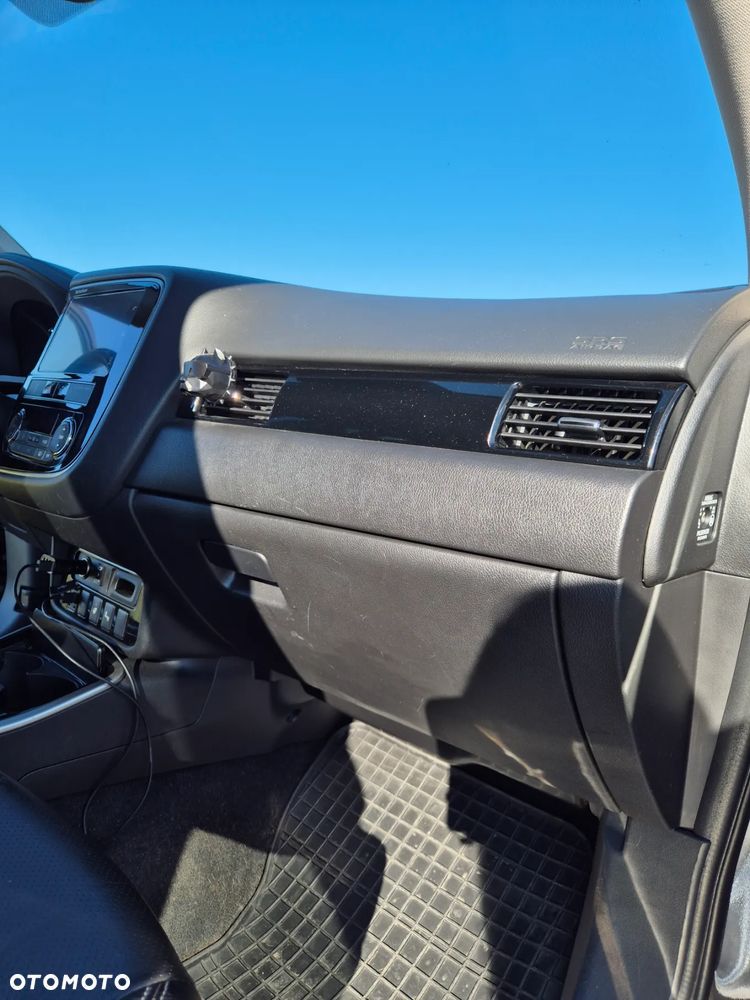 Mitsubishi Outlander 2.0 Intense + 4WD CVT - 18