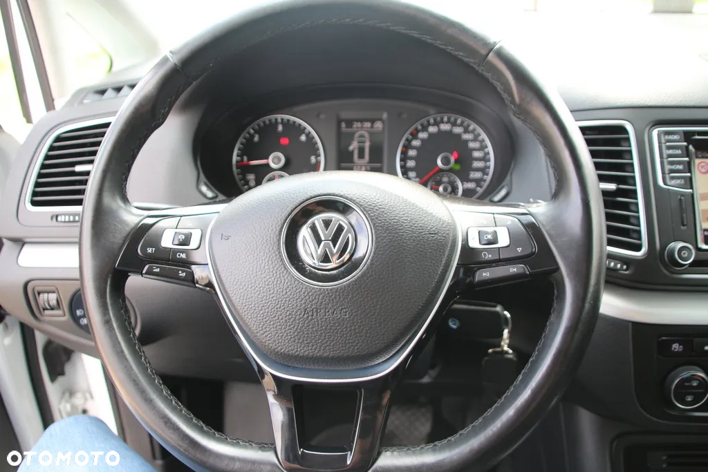 Volkswagen Sharan 2.0 TDI BMT Trendline DSG - 23