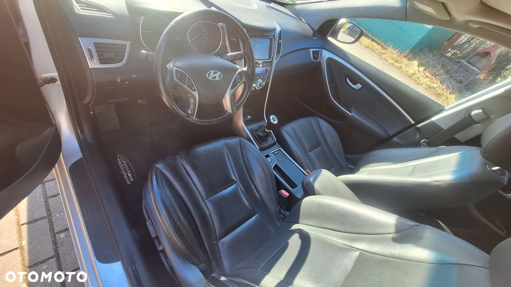 Hyundai i30 blue 1.6 CRDi Premium - 12