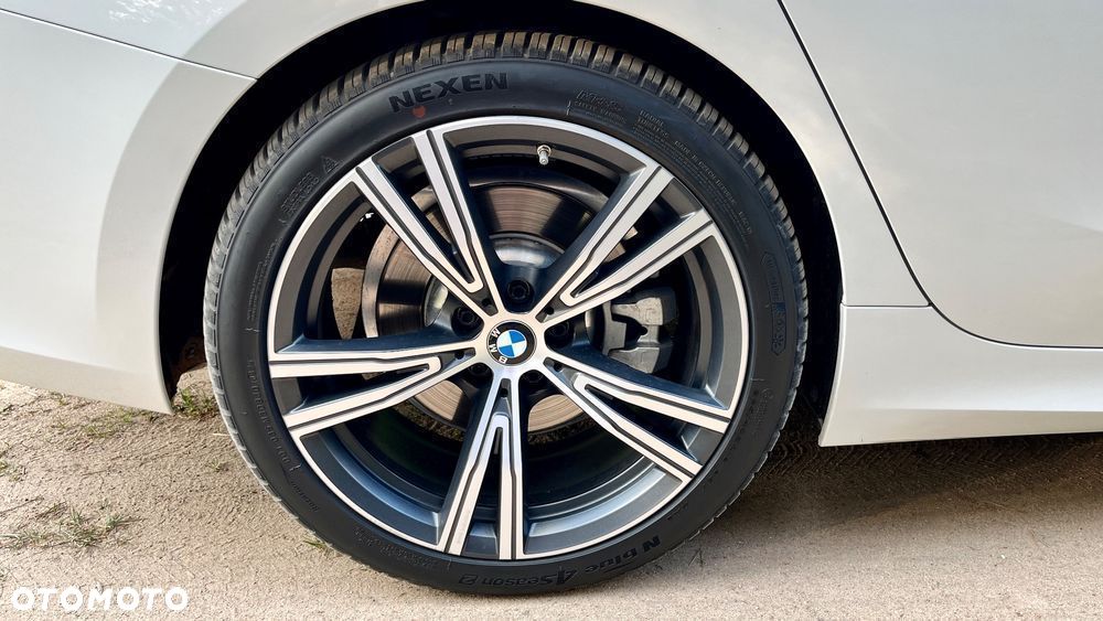 BMW Seria 3 330i Sport Line - 11