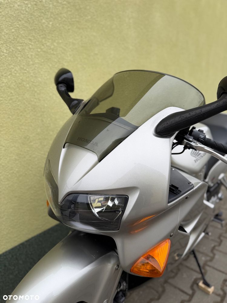 Honda VFR - 28