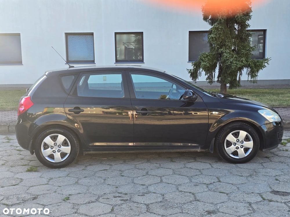 Kia Ceed - 9