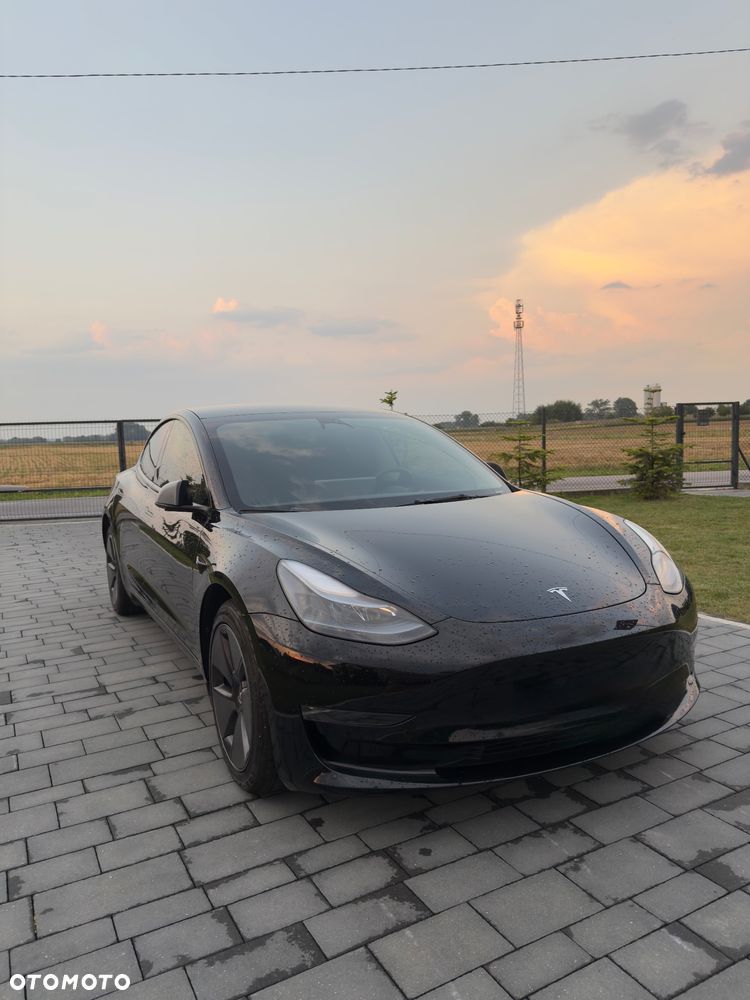 Tesla Model 3 - 1